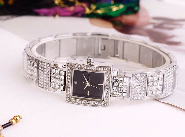 Đồng hồ Gucci nữ đính đá được xem là mẫu bán chạy nhất của hãng này